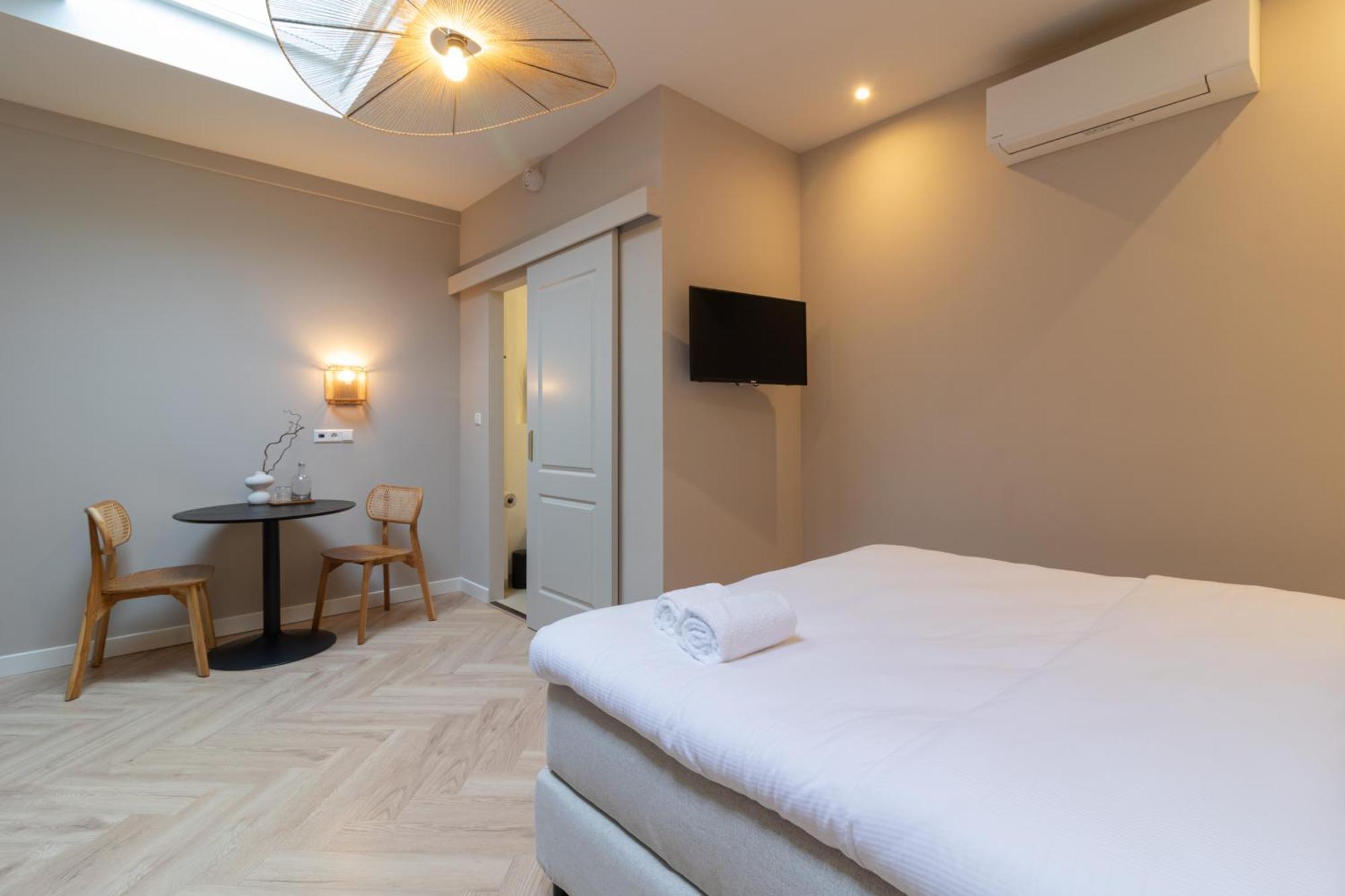 Deluxe King Room,1616551133:JPEG