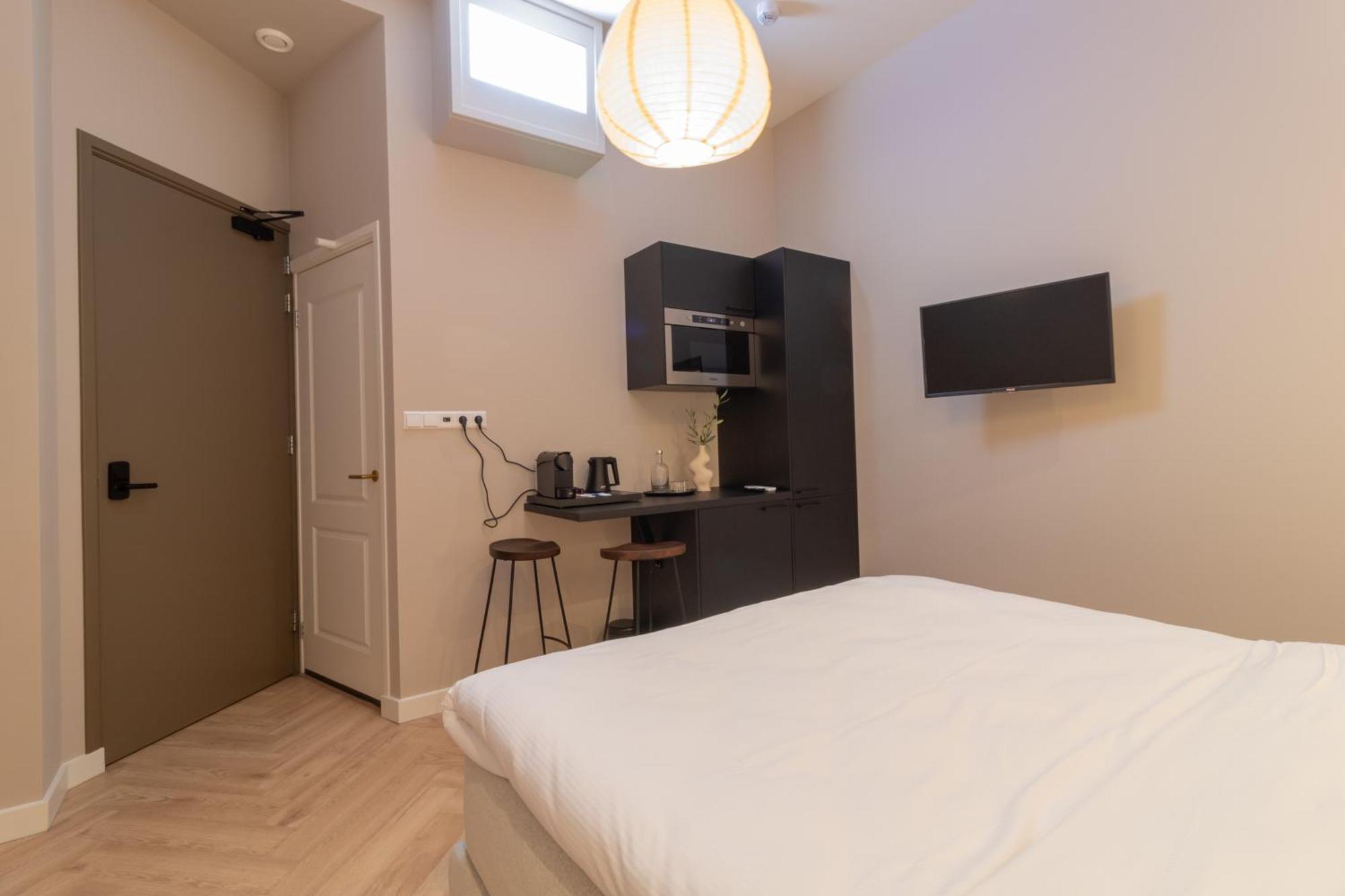 Double Room without Window,1616551166:JPEG